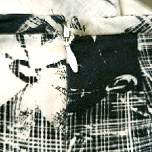 St. John Sport pleated/flared/skater skirt 2 or P - Picture 5 of 8